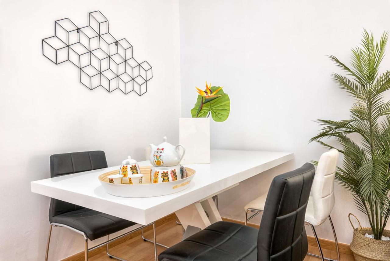 Atico Con Terraza Ac 1Hab En El Centro Y Piscina Comunitaria Διαμέρισμα Μάλαγα Εξωτερικό φωτογραφία